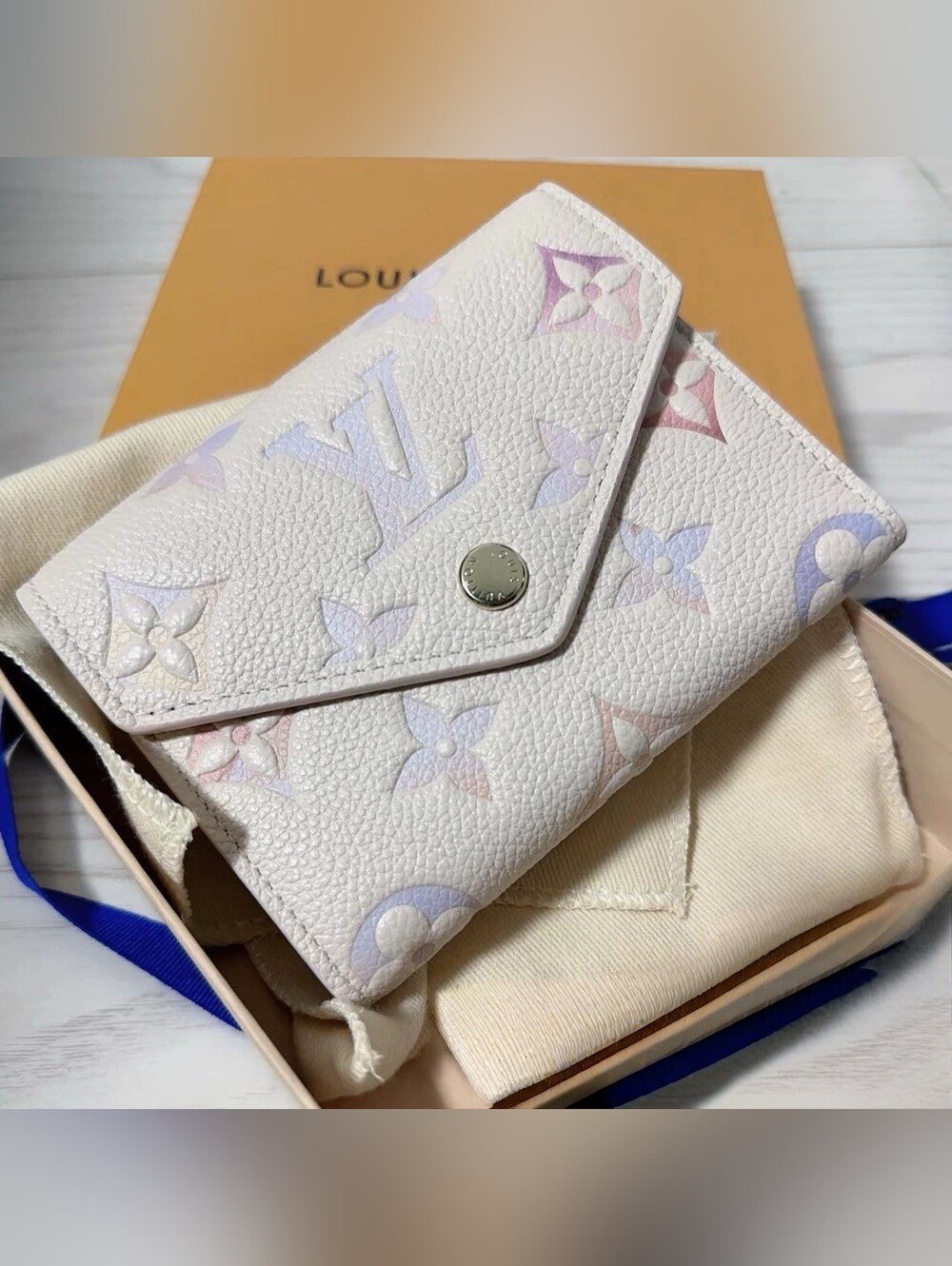 Louis Vuitton Pastel Monogram Envelope Wallet in Lavender and Blush - Picture 8 of 8